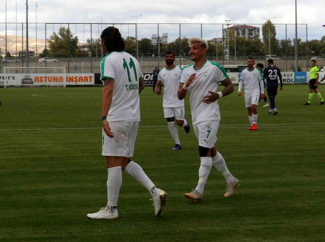 Sivas Belediyespor 3 puanı 3 golle aldı.