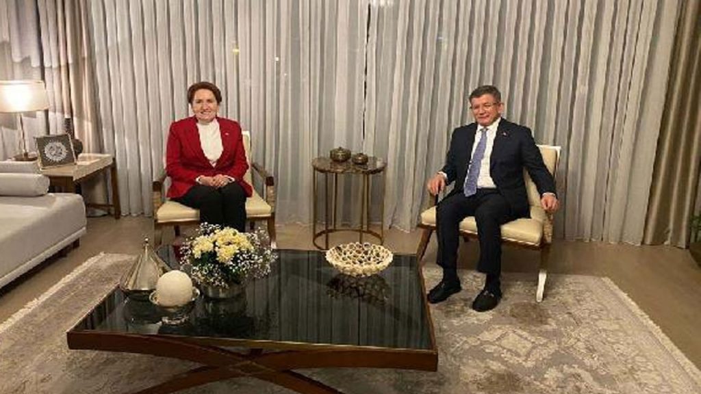 İYİ Parti Genel Başkanı Meral Akşener Ahmet Davutoğlu’nu evinde ziyaret etti