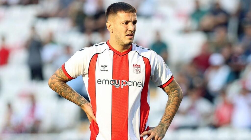 Rey Manaj, Çaykur Rizespor maçı kadrosundan çıkartıldı