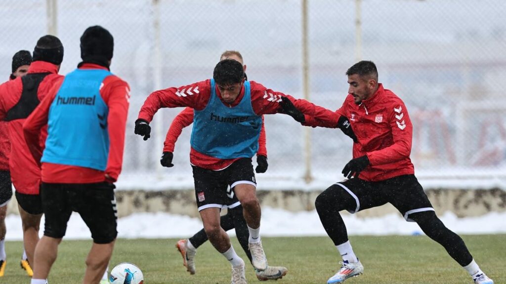 Sivasspor, Antalyaspor mesaisini sürdürdü