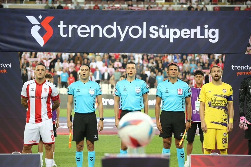 Sivasspor’un 17 Maçında Görev Alan 12 Hakem ve Karşılaşmaların Analizi