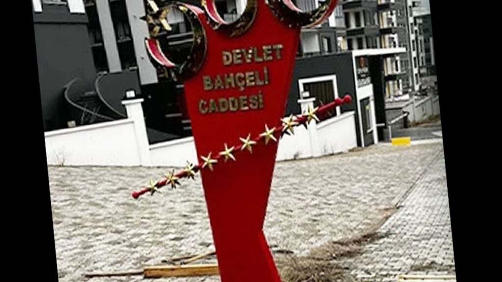 Bahçeli İsmini Taşıyan Tabela Üzerine Provokatif Saldırı