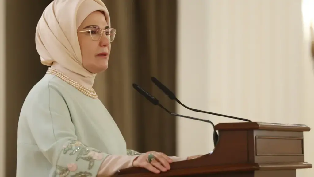 Emine Erdoğan’dan Özel Regaip Kandili Mesajı