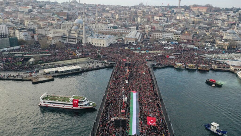 İstanbul’da “İnsanlık” Yürüyüşü: Barış ve Birlik İçin Adım At