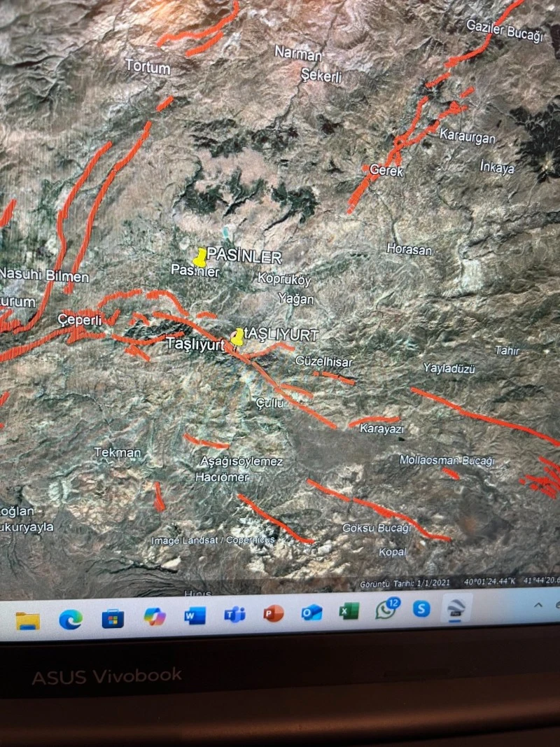 Naci Görür’den Önemli Deprem Uyarısı: Yer Kabuğu Hareketleniyor!
