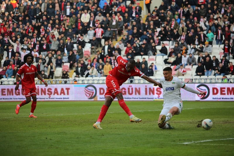Nefes Kesen 19 Haftanın Ardından: Sivasspor Alt Sıralarda Mücadele Ediyor!