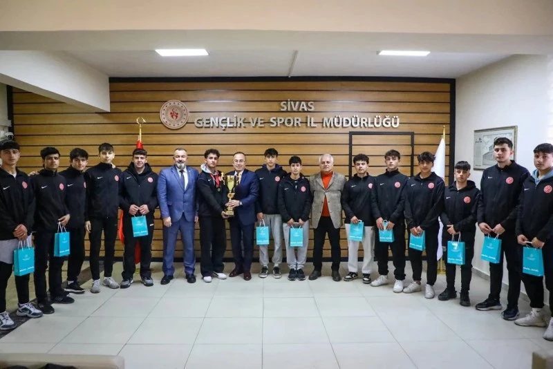 Şahin Müdür Denizli’de Şampiyon Olan Gençlerle Bir Araya Geldi