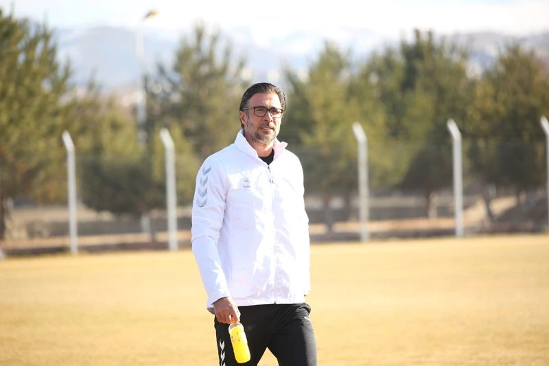 Sivasspor’un Antrenörü Ömer Erdoğan: Düşme Hattından Çıkmayı Hedefliyoruz