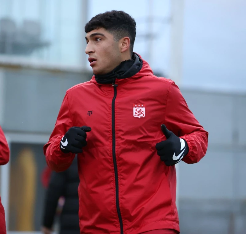 Sivasspor’un Yıldızı Yunus Emre Konak Beşiktaş Yolu Üzerinde