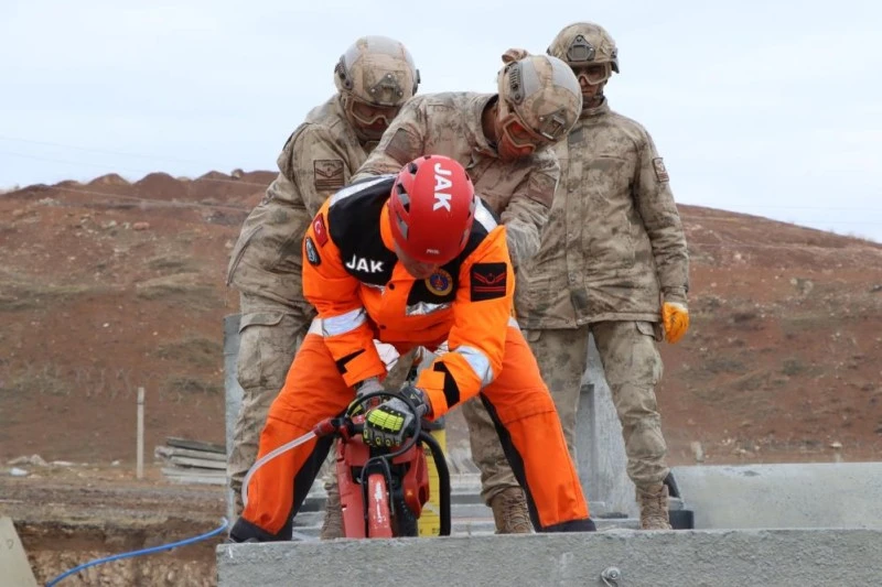 Sivas’ta Komandolar İçin Film Tadında Eğitim Macerası
