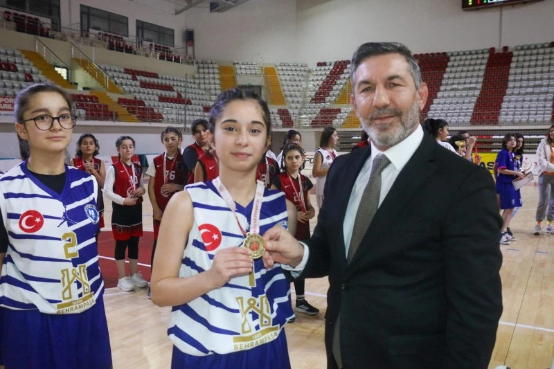 Sivas’ta Potanın Zirvesinde: Şampiyon Selçuk Ortaokulu