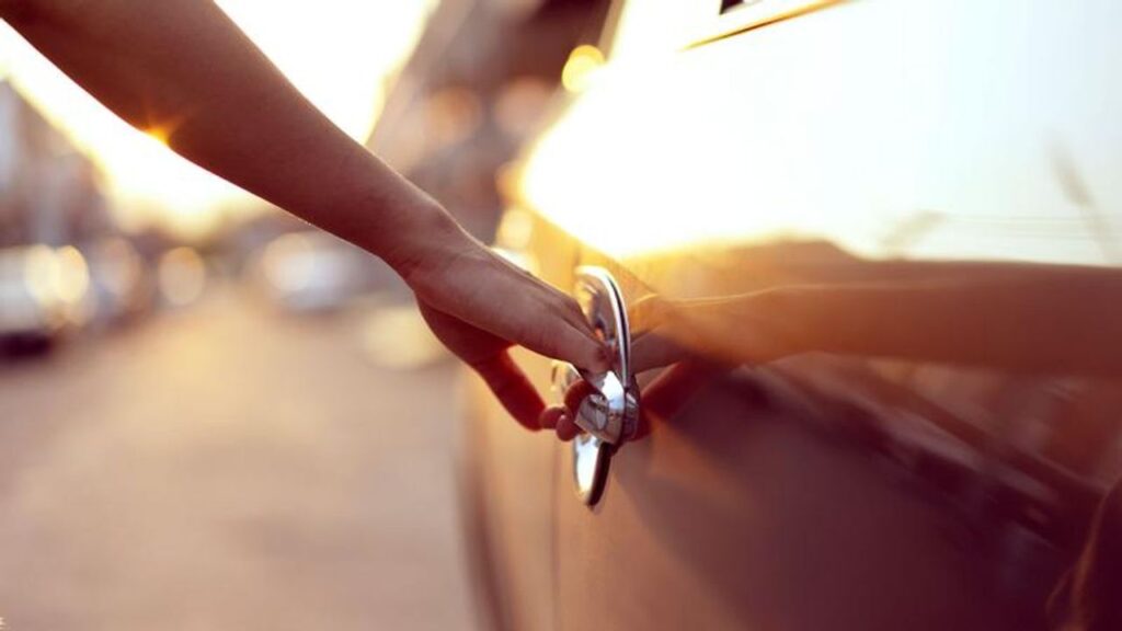 Sürücülerin Dikkat Dağınıklığını Azaltan Yenilikçi Uyarı Sistemi