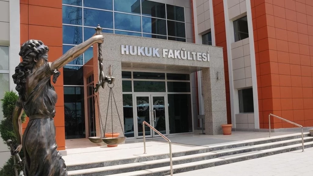 Hukuk Fakültelerine Girişte Yeni Başarı Kriteri