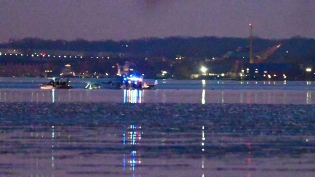 ABD’de Yolcu Uçağı ile Askeri Helikopter Havada Çarpıştı