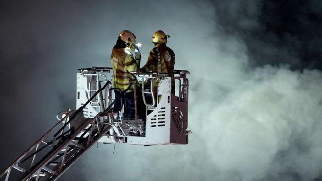 Esenyurt’ta Zincir Market Yangını