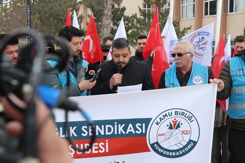 Genç Sağlık Sendikası’ndan Sivas’ta Sağlık Çalışanlarının Sorunlarına Dikkat Çekme Açıklaması