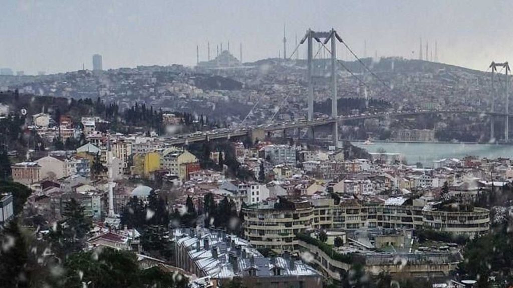 İstanbul’da Kar Yağışı Nedeniyle Eğitime Ara Verildi