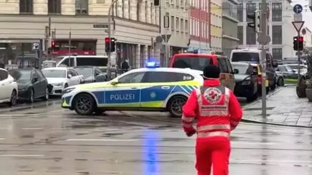 Münih’te Araç Kalabalığa Daldı: 15 Yaralı