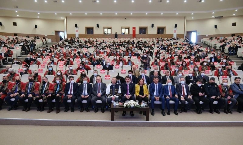 Sivas Cumhuriyet Üniversitesi 51. Yıl Dönümü Kutlaması Eleştirildi