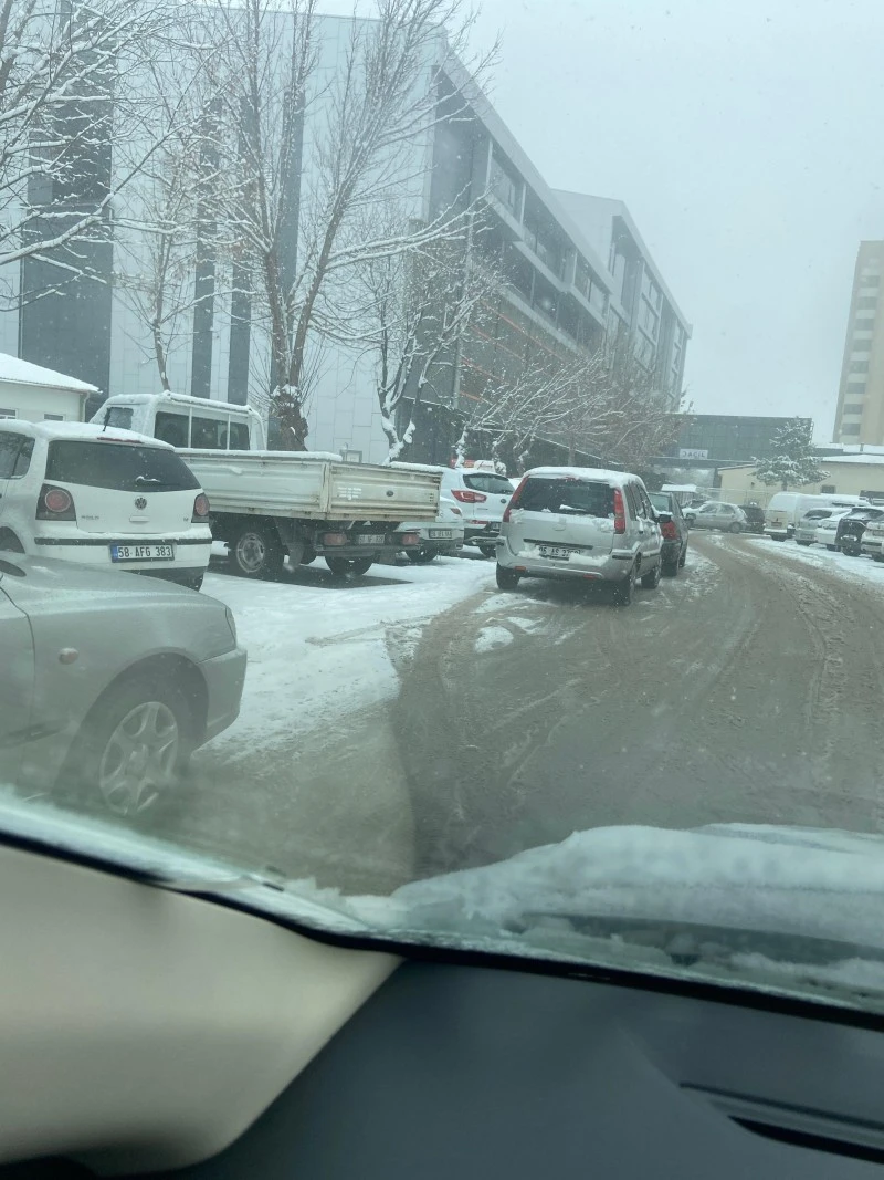 Sivas Cumhuriyet Üniversitesi Hastanesi’nde Park Sorunu
