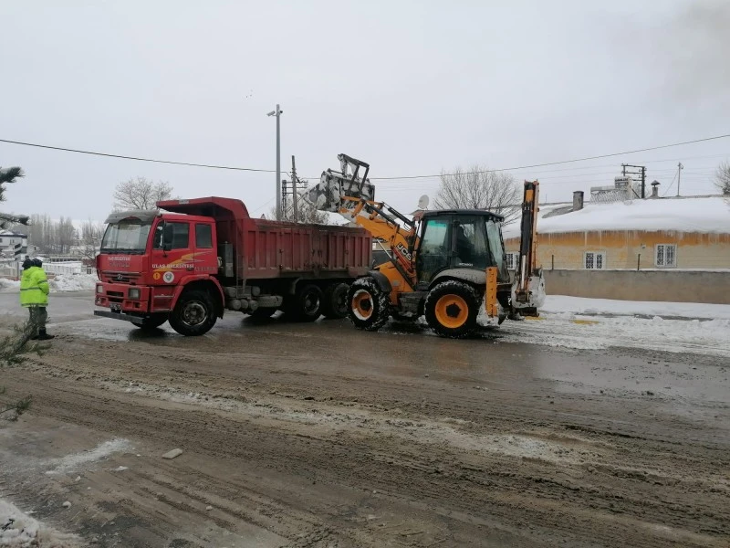 Sivas’ın Ulaş İlçesinde Kar Temizleme Çalışmaları