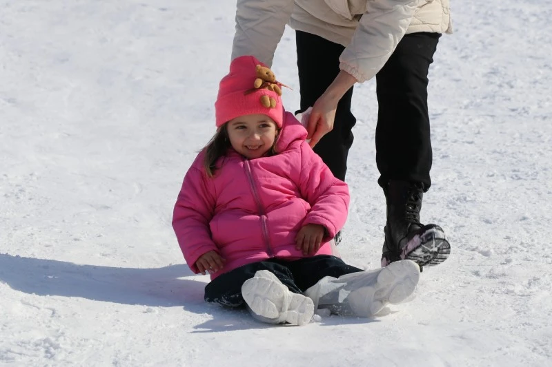 Sivas’ta Kar Yağışı ve Çocukların Eğlencesi