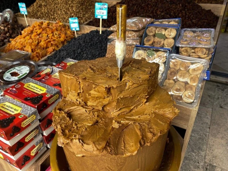 Sivas’ta Kış Aylarının Vazgeçilmezi: Katı Üzüm Pekmezi