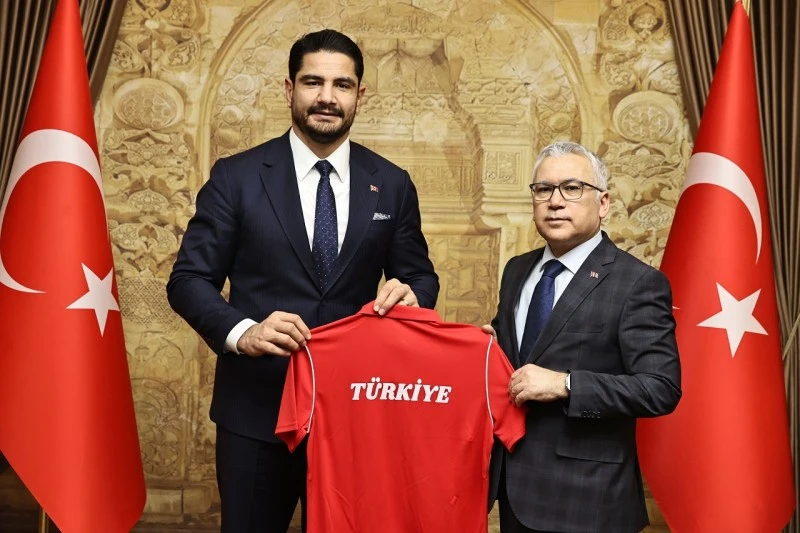 Taha Akgül’den Sivas’a Ziyaretler