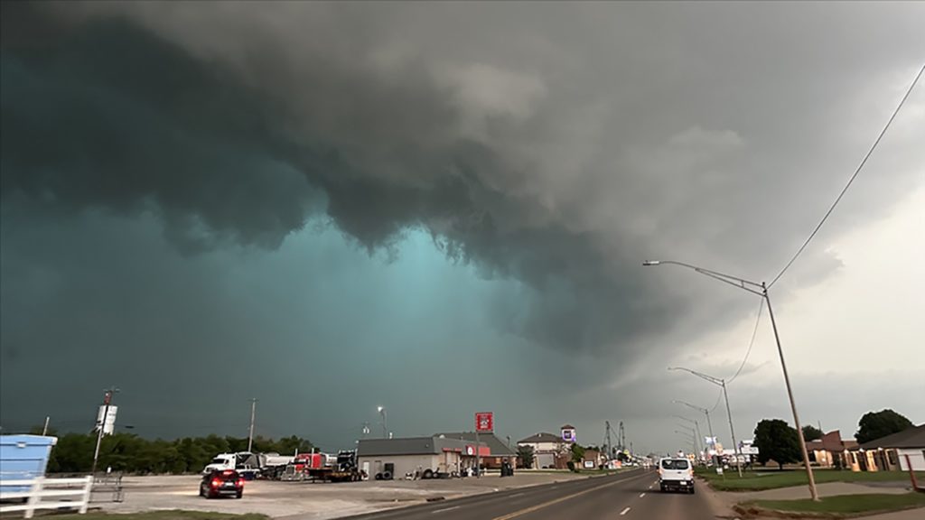 ABD’nin Orta ve Güney Eyaletlerinde Şiddetli Fırtınalar Can Aldı