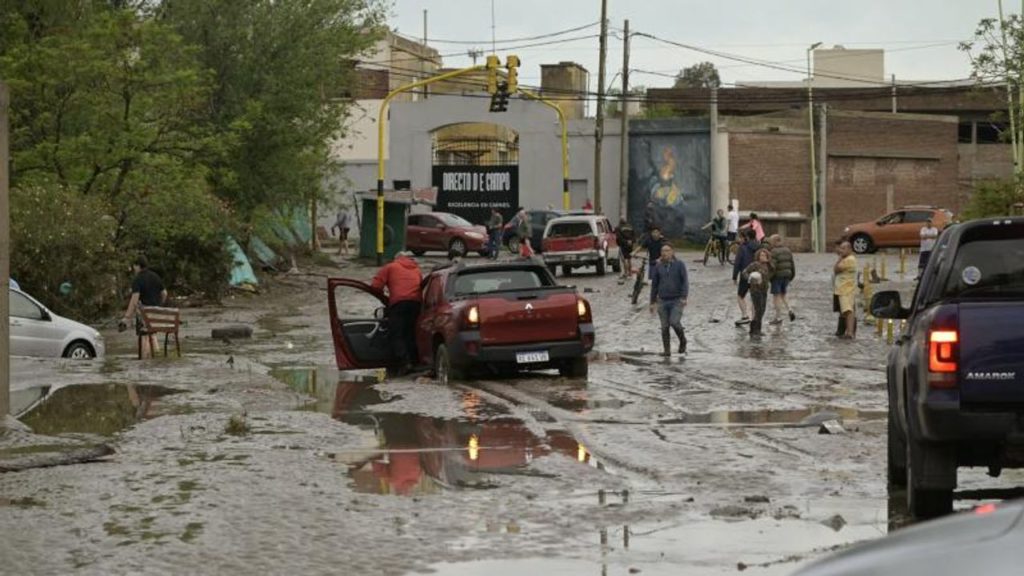 Arjantin’de Sel Felaketi: 10 Kayıp ve Acil Önlemler