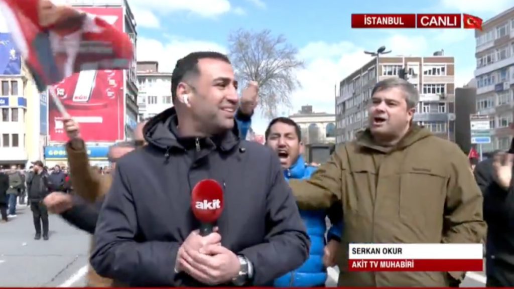 İmamoğlu’na destek protestosu sırasında Akit TV’ye saldırı