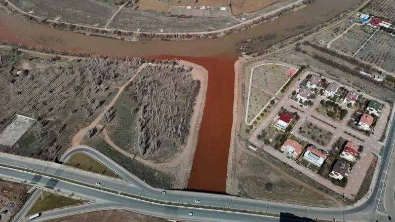 Kızılırmak Nehri’nin İlginç Kızıl Rengi