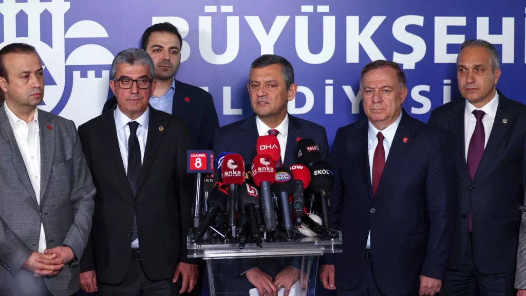 CHP, Kayyum Endişesine Karşı Olağanüstü Kurultay Toplayacak