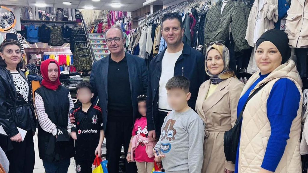 Ramazan Bayramı İçin Yetim Çocuklara Bayramlık Kıyafet Yardımı