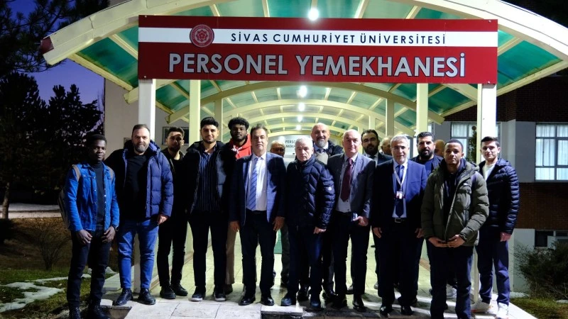 Sivas Cumhuriyet Üniversitesi’nde Öğrencilere İftar Yemeği Düzenlendi