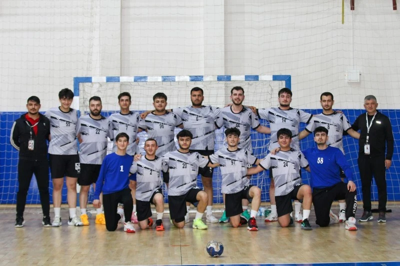 Sivas Gençlikspor, Sarıçam Belediye Spor’u Farklı Yenerek Galip Geldi