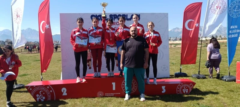 Sivas Mevlana Vali Zübeyir Kemelek Ortaokulu Türkiye Şampiyonu Oldu