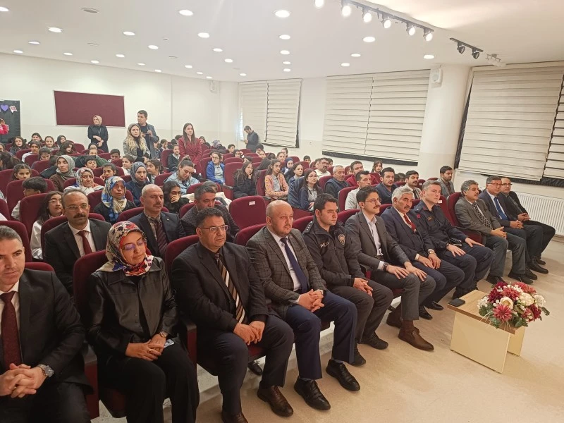 Sivas Ulaş’ta İstiklal Marşı Etkinliği Düzenlendi