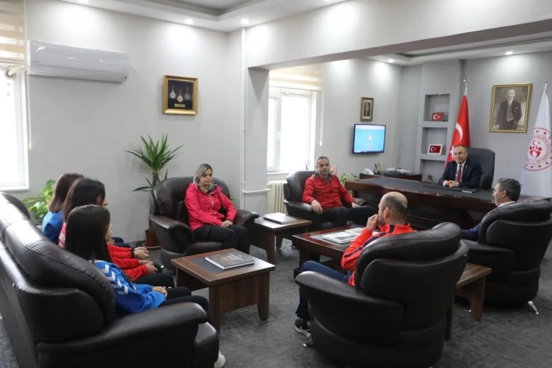 Sivaslı Sporcular Avrupa'dan Madalyalarla Döndü