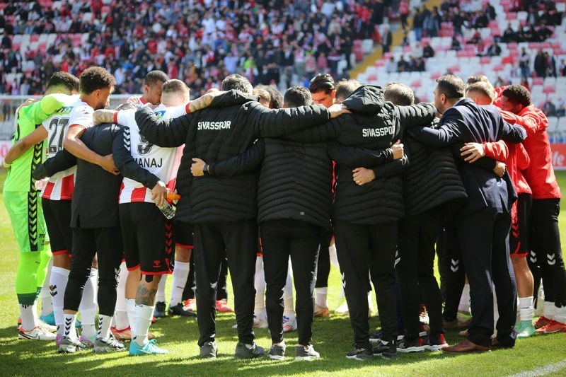 Sivasspor, Rıza Çalımbay Yönetiminde Göztepe’yi Yenerek Galibiyet Aldı