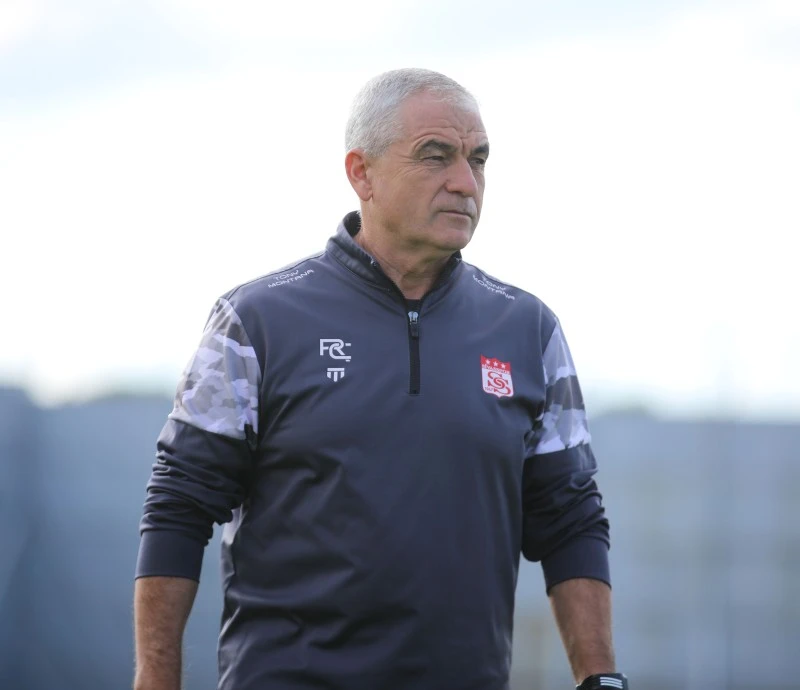 Sivasspor Yönetiminden Acil Önlemler: Rıza Çalımbay Dönemi Başlıyor