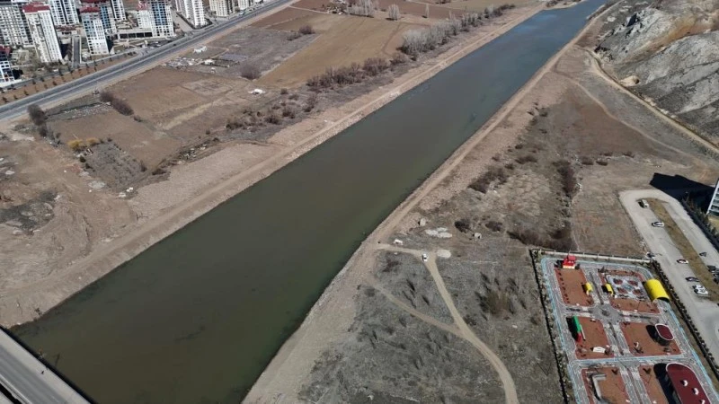 Sivas’ta Baharın Gelmesiyle Kızılırmak Nehri Coştu