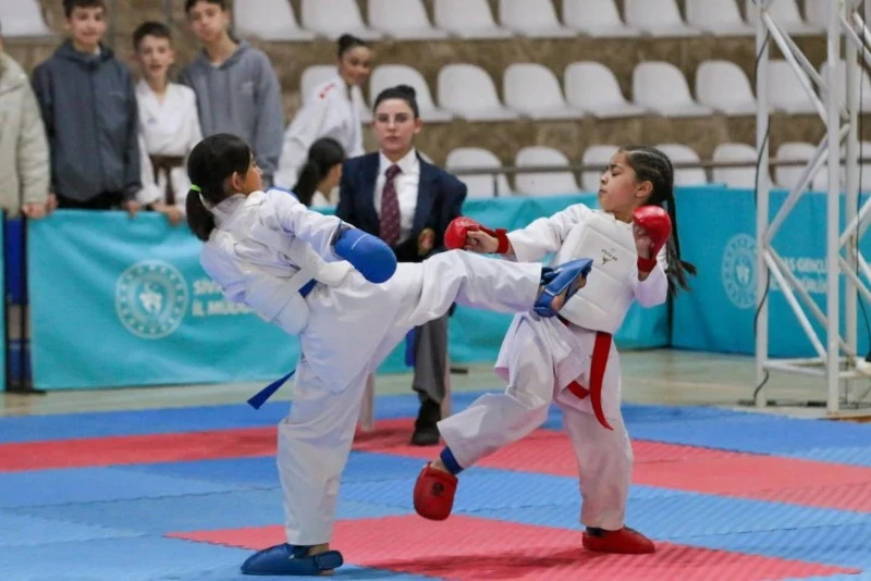 Sivas’ta Karate İl Teşvik Müsabakaları Coşkuyla Gerçekleşti