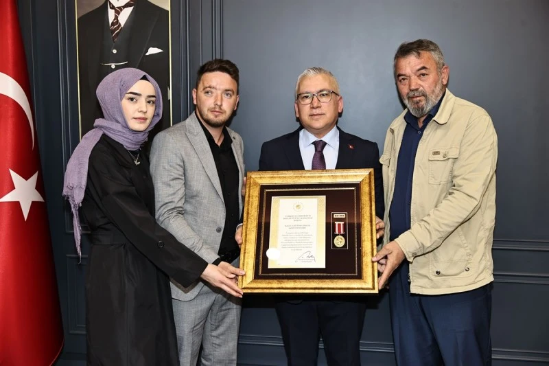 Sivas’ta Şehit Aileleri ve Gazilere Devlet Övünç Madalyaları Takdim Edildi