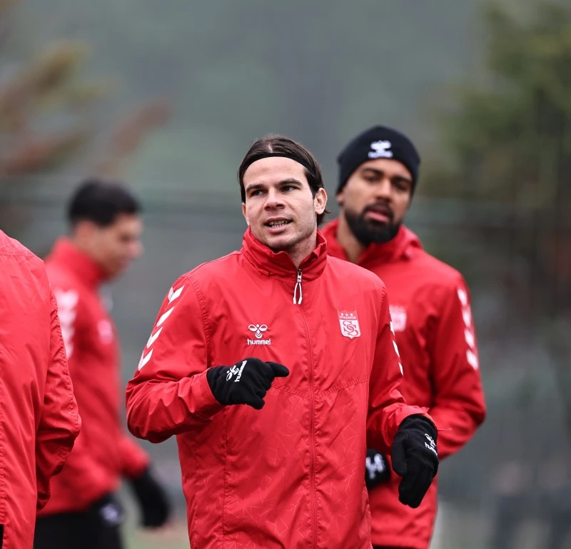 Charis Charisis'in Kart Durumu