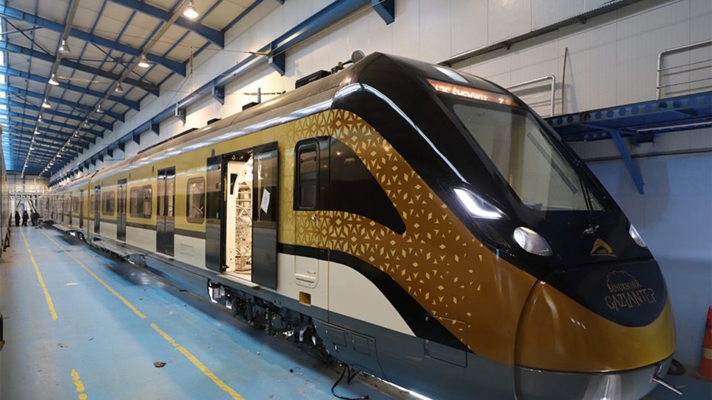 Yerli Üretimle Gaziantep’e İlk Banliyö Tren Seti Yola Çıktı