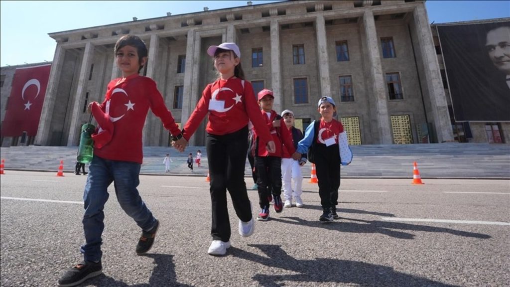 23 Nisan Ulusal Egemenlik ve Çocuk Bayramı’nda Meclis Bahçesinde Coşku