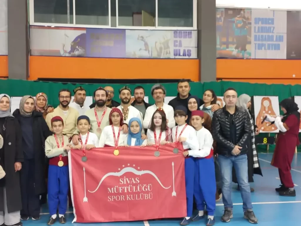 Sivaslı Okçular Erzurum’dan 10 Madalya ile Döndü