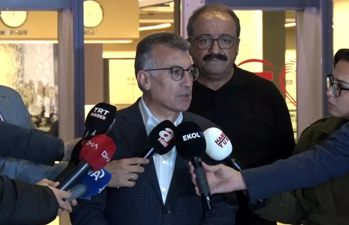 AK Parti Grup Başkanı Abdullah Güler, Sırrı Süreyya Önder’i Hastanede Ziyaret Etti