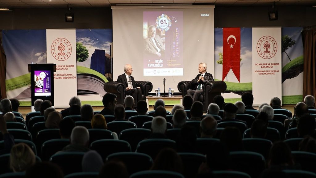 Beşir Ayvazoğlu Kitapseverlerle Buluştu